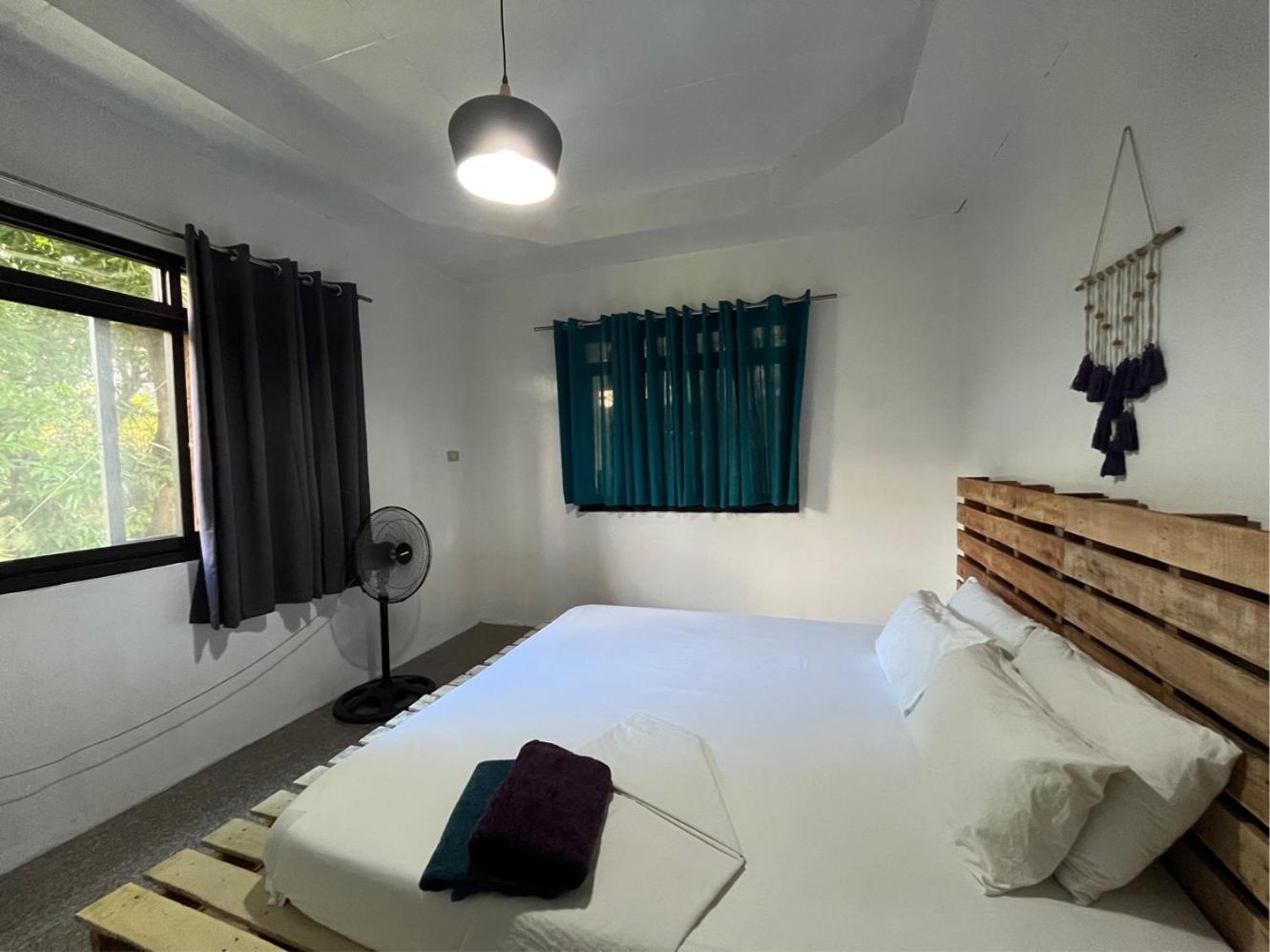 Uncharted Hostel Puerto Galera Exteriér fotografie